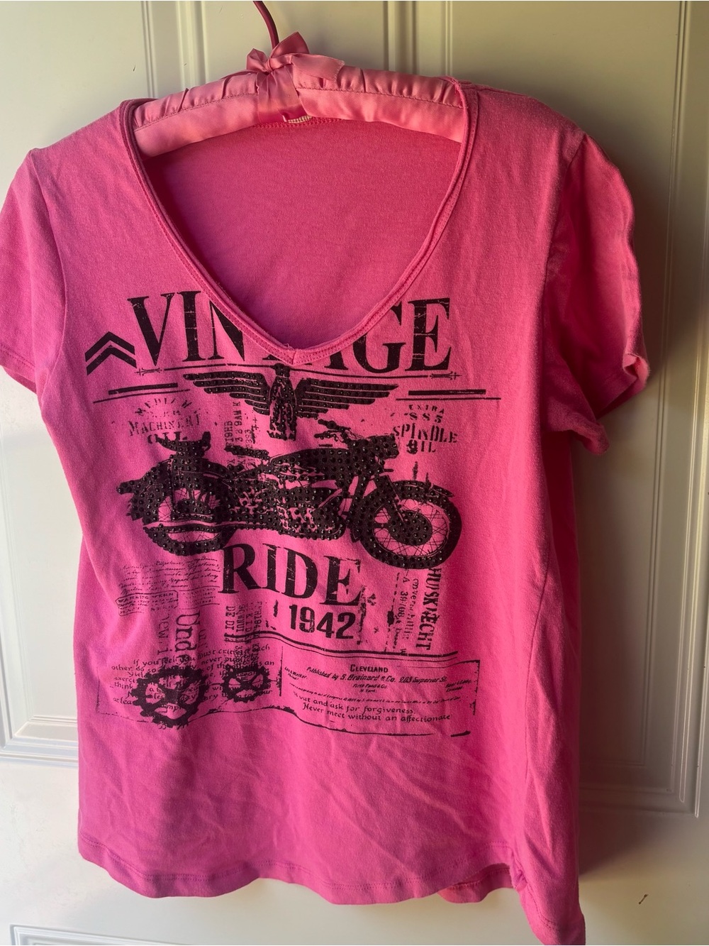 Vintage Y2K Pink Rhinestone Motorcycle Biker Tee Ride Graphic V-Neck Med